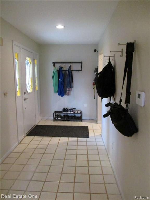 938 Golfview Court Rochester Hills, MI 48307 - Photo 5 of 44