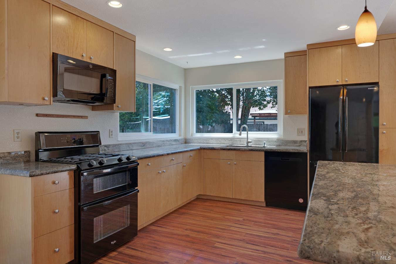 1824 Fenwick Place Santa Rosa, CA 95401 - Photo 5 of 24 Gallery Image 5