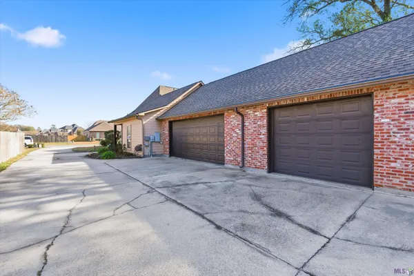 $434,900 | 17736 Lake Vista Drive, Greenwell Springs, LA 70739
