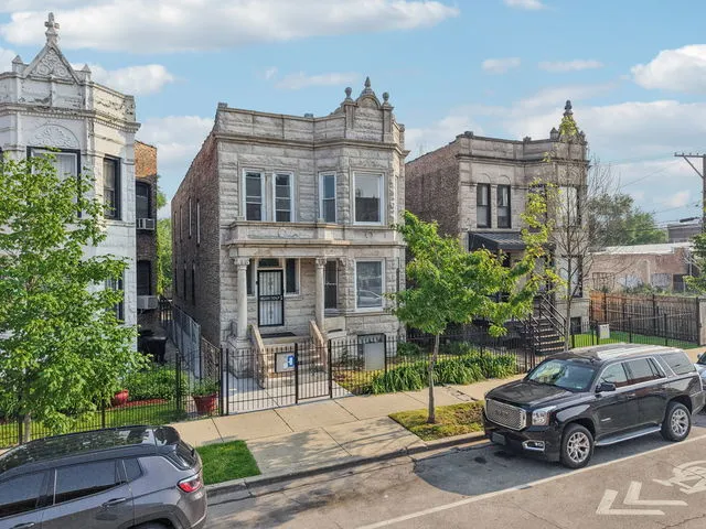 $2,300 | 3220 West Polk Street, Unit 1, Chicago, IL 60624