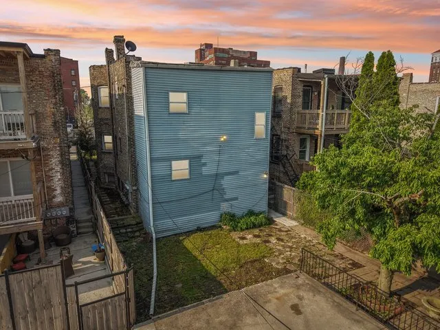 $2,300 | 3220 West Polk Street, Unit 1, Chicago, IL 60624