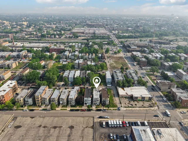 $2,300 | 3220 West Polk Street, Unit 1, Chicago, IL 60624