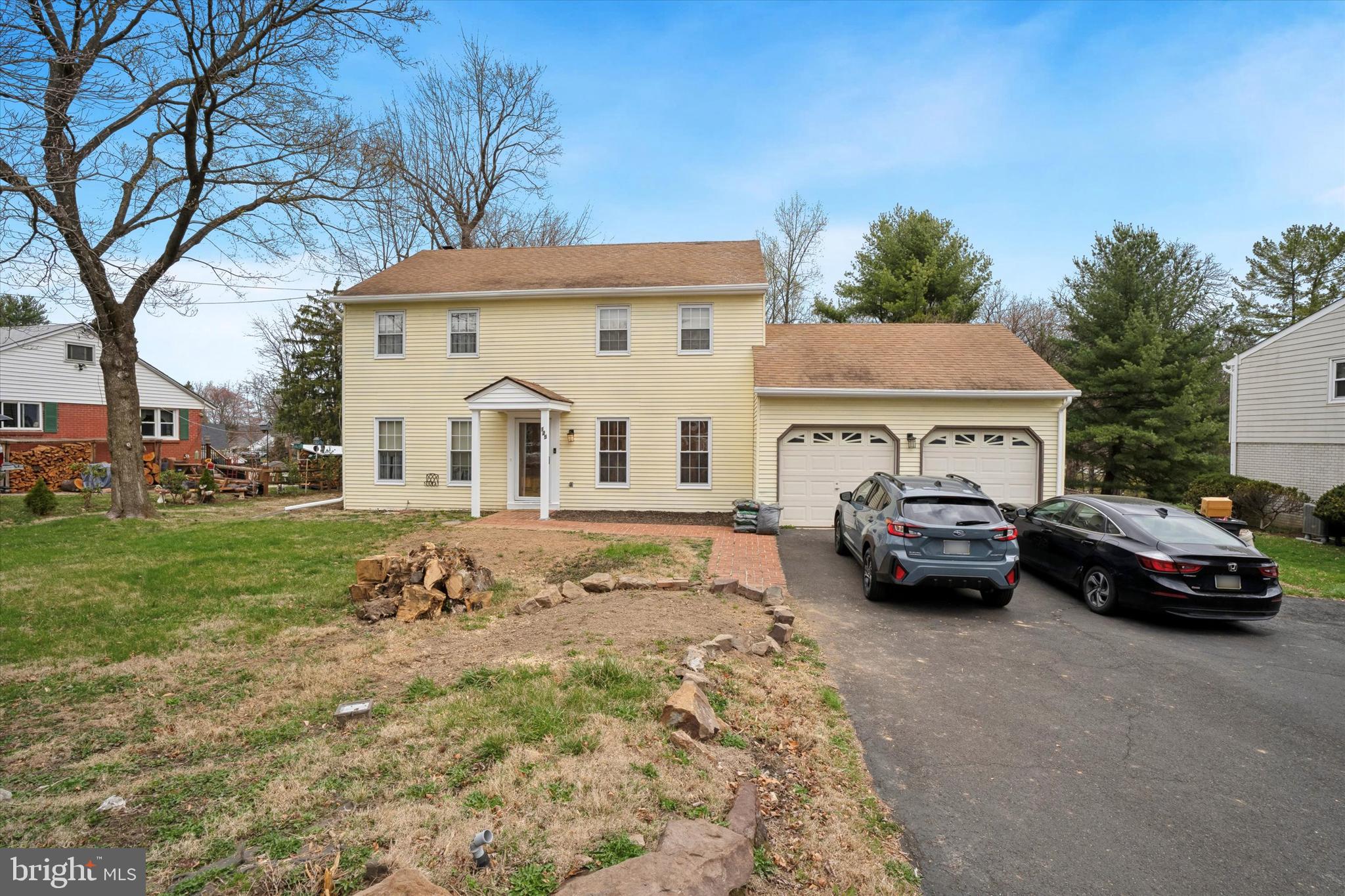 a car parked in front of a white house