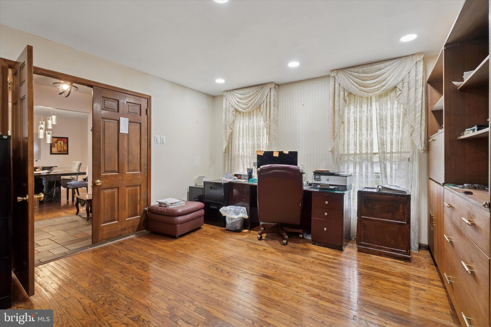 125 Red Lion Road Huntingdon Valley, PA 19006 - Photo 13 of 32 a livingroom with workspace and a window