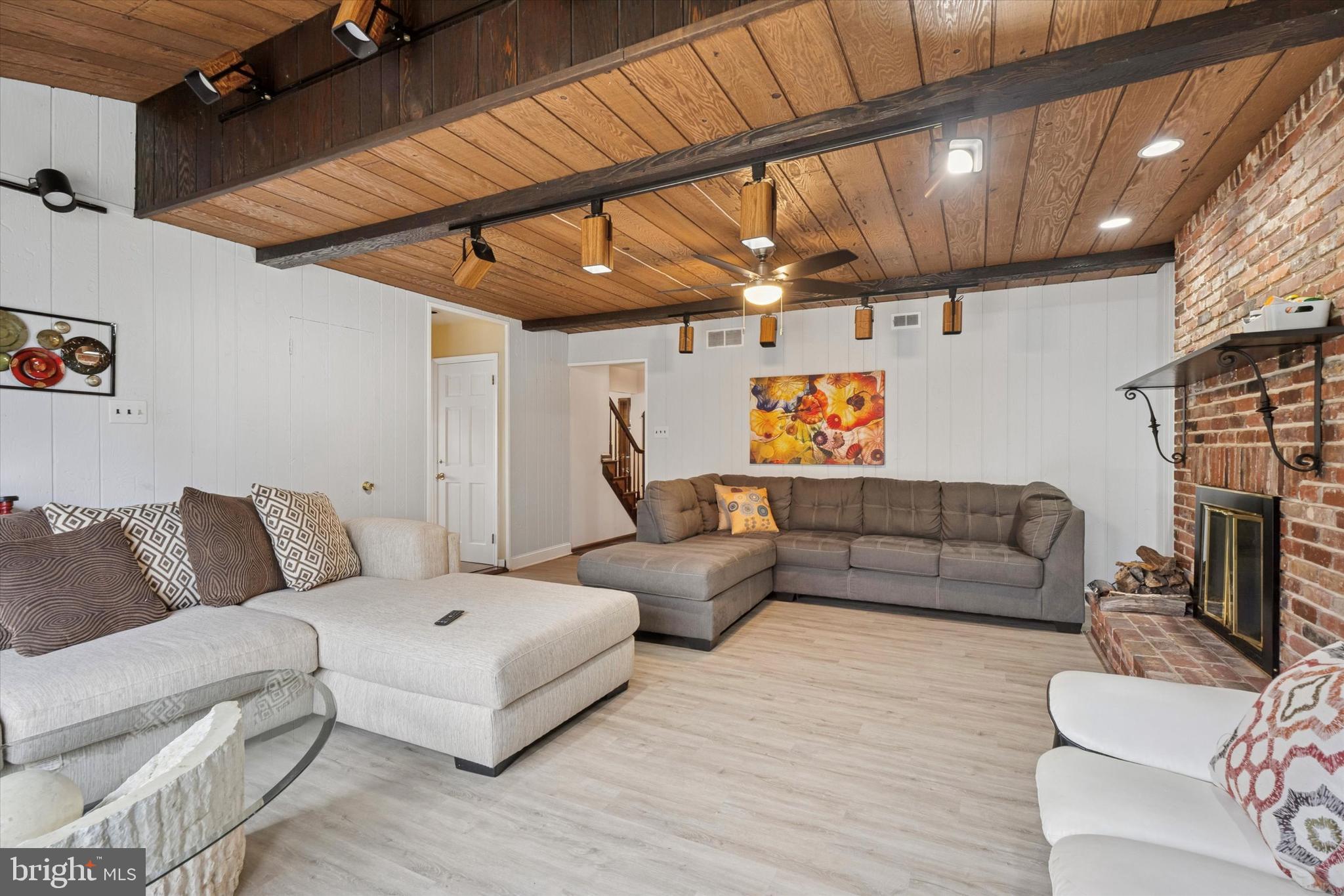 125 Red Lion Road Huntingdon Valley, PA 19006 - Photo 5 of 32 a living room with furniture and a flat screen tv