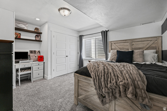 712 East Sunset View Road Grantsville, UT 84029 - Photo 40 of 44 Bedroom 5 with built-in desk.