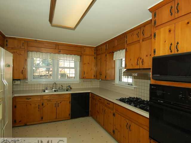 5245 Germanton Road Winston-Salem, NC 27105 - Photo 4 of 10 Kitchen.