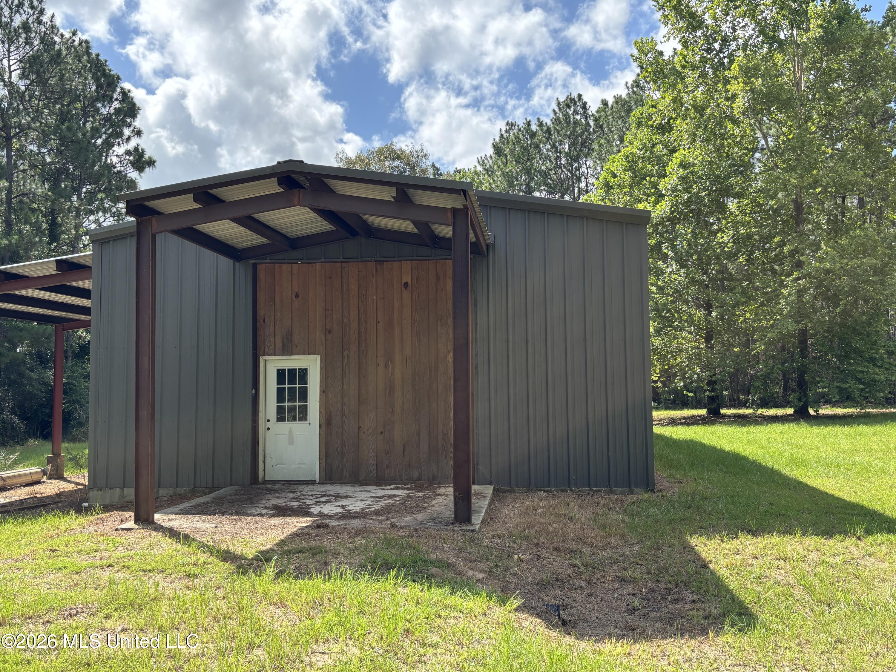 202 Smith Road Lumberton, MS 39455 - Photo 6 of 32 IMG_2933