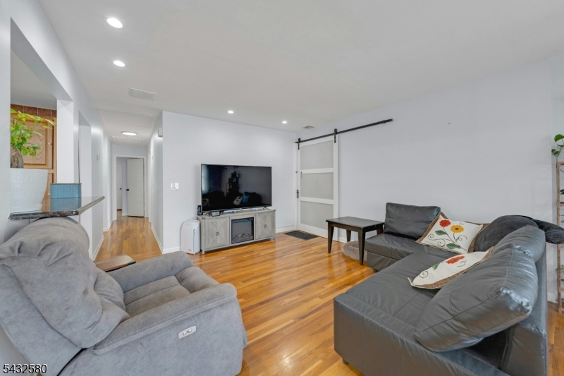 2657 Spruce Street Union, NJ 07083 - Photo 5 of 44