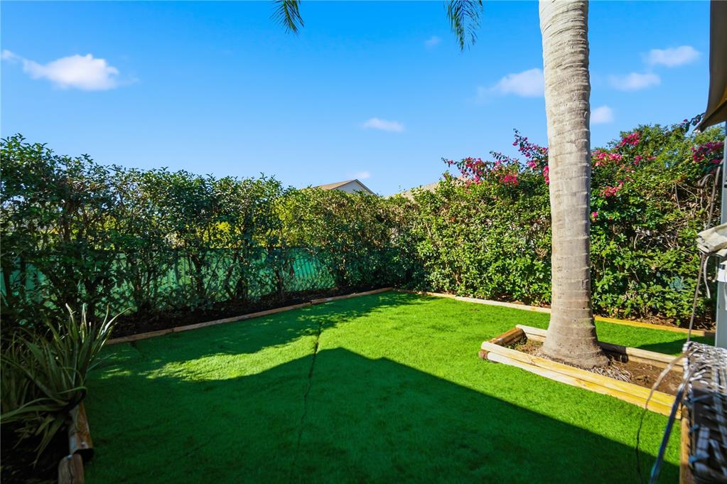 6325 Bridgecrest Drive Lithia, FL 33547 - Photo 57 of 72 a view of a backyard with a garden