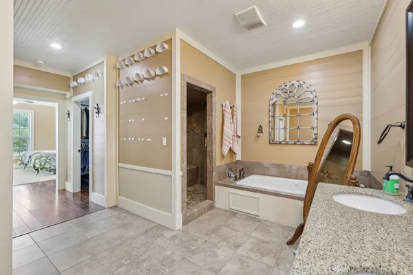 $785,000 | 1200 County Road 211, Giddings, TX 78942