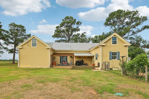 $785,000 | 1200 County Road 211, Giddings, TX 78942