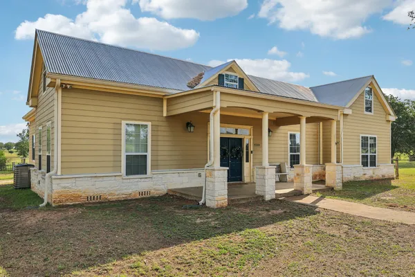 $785,000 | 1200 County Road 211, Giddings, TX 78942