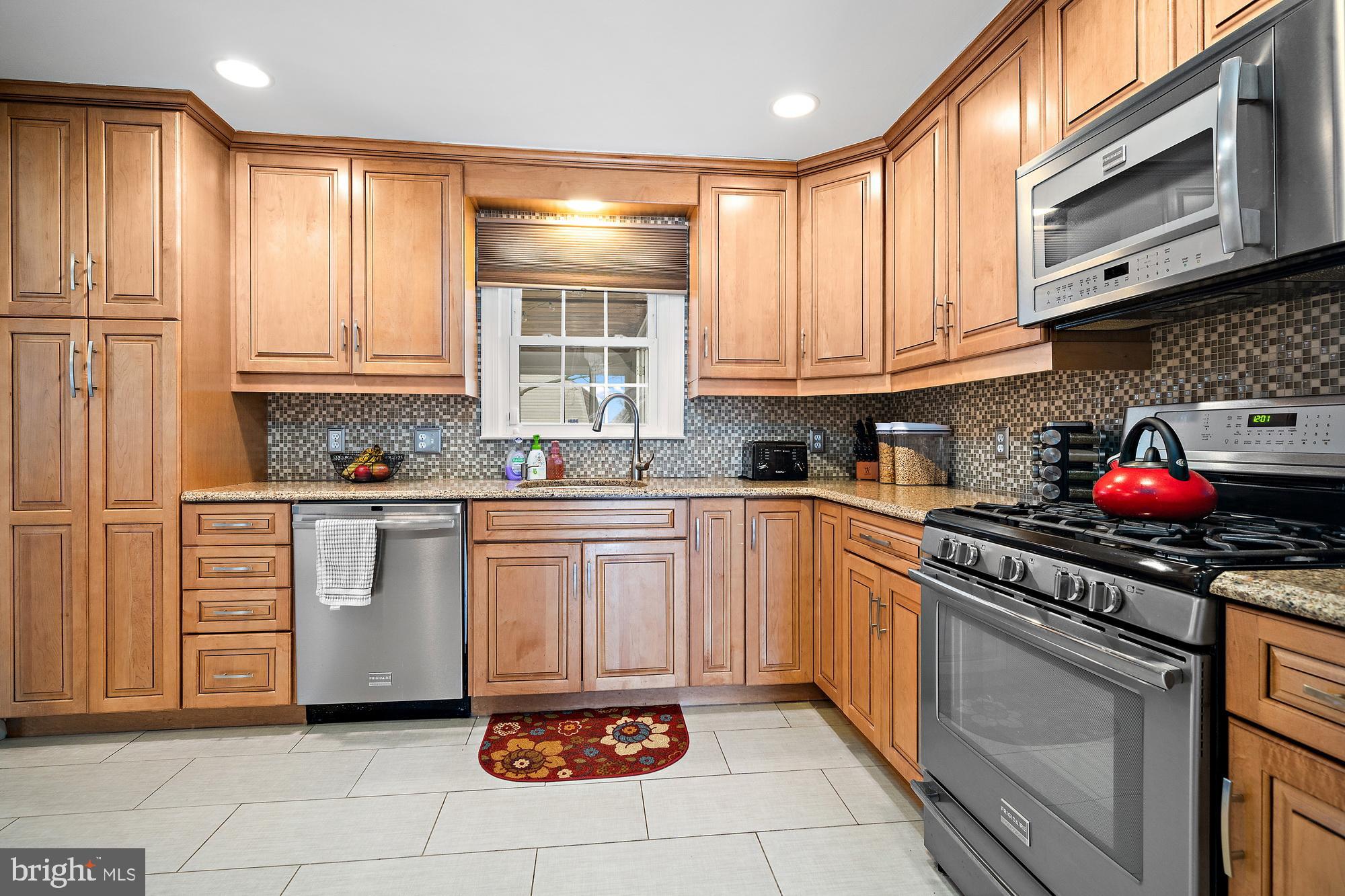 25 Bolton Road Hamilton, NJ 08610 - Photo 13 of 38