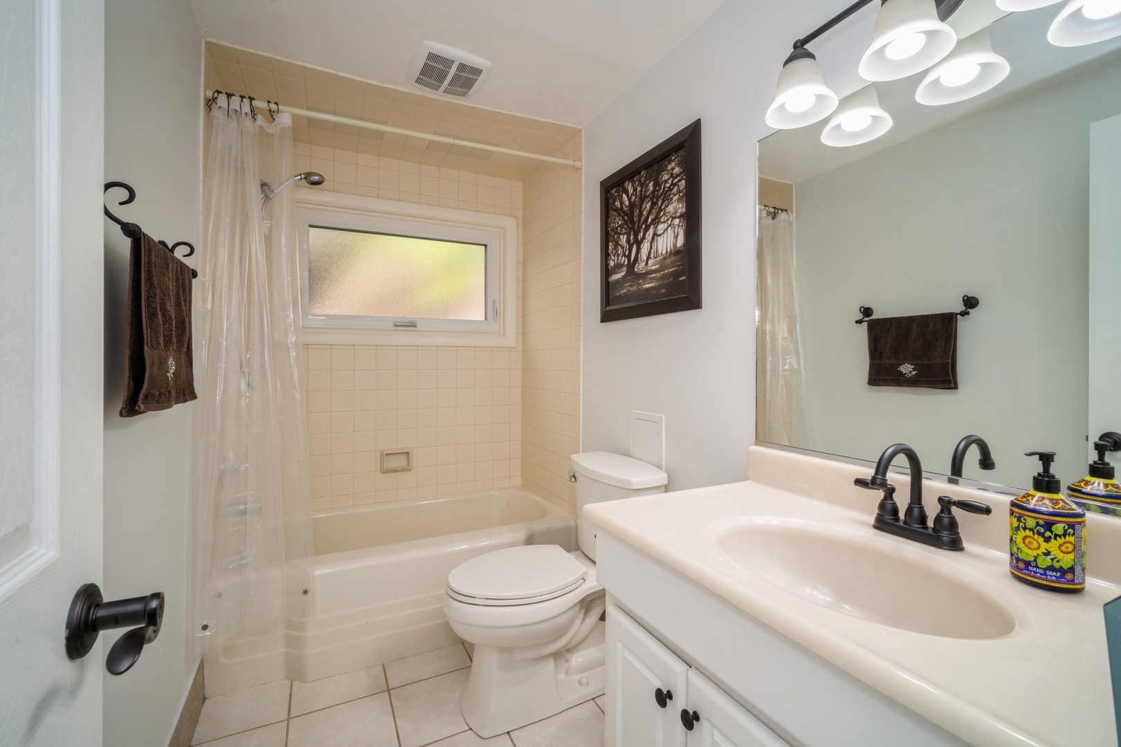 1450 Wescott Road Northbrook, IL 60062 - Photo 15 of 22 a bathroom with a sink a toilet and shower