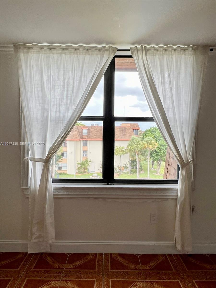 671 Northeast 195th Street, Unit 425E Miami, FL 33179 - Photo 21 of 22