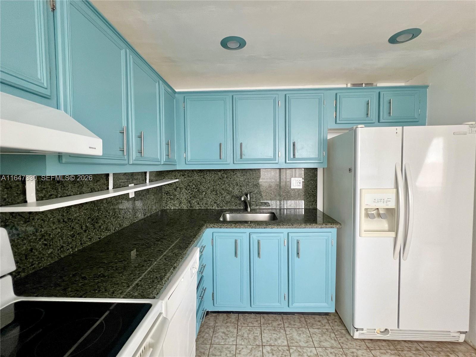 671 Northeast 195th Street, Unit 425E Miami, FL 33179 - Photo 5 of 22