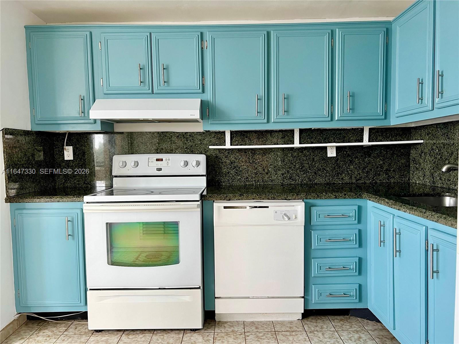 671 Northeast 195th Street, Unit 425E Miami, FL 33179 - Photo 7 of 22