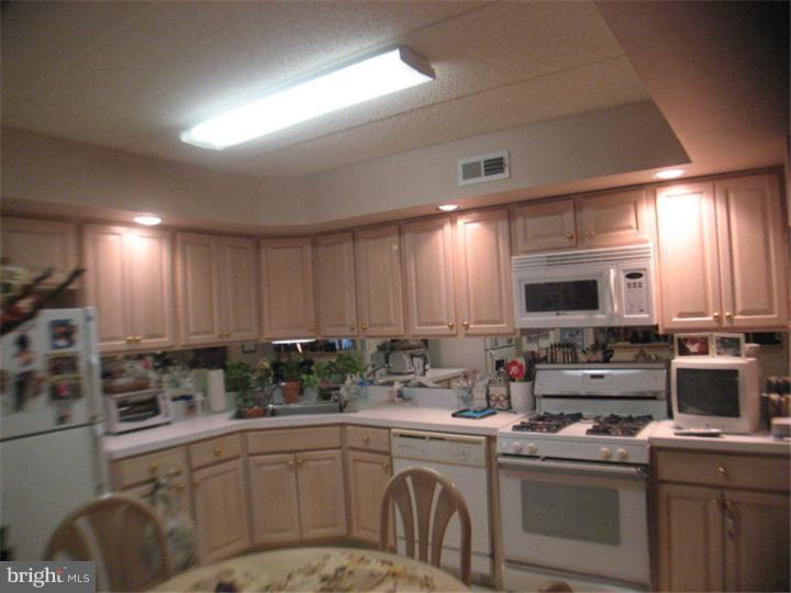 2015 Welsh Road, Unit 53 Philadelphia, PA 19115 - Photo 8 of 15 Kitchen
