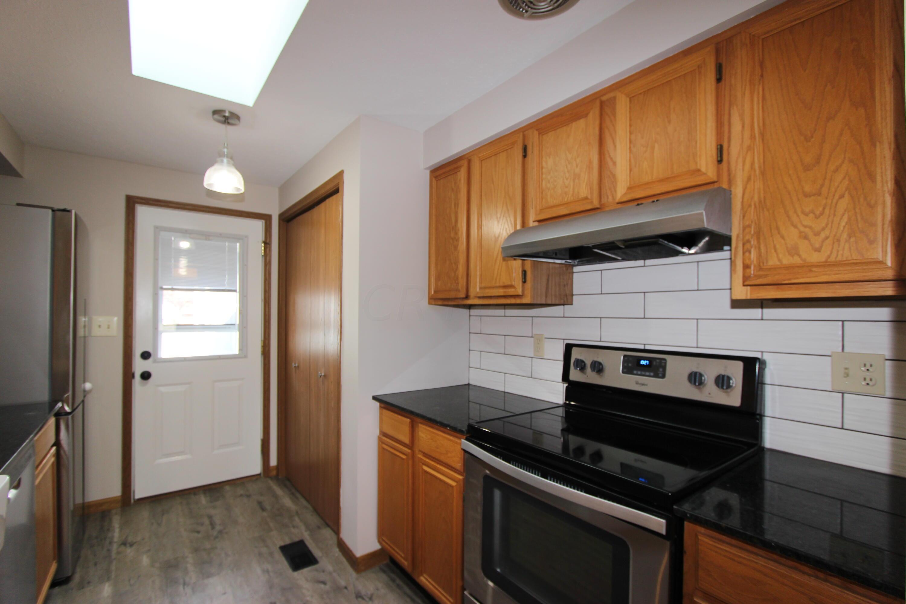 4652 Reno Lane Springfield, OH 45503 - Photo 3 of 23
