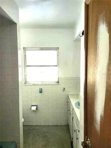 $310,000 | 411 31st Avenue East, Bradenton, FL 34208