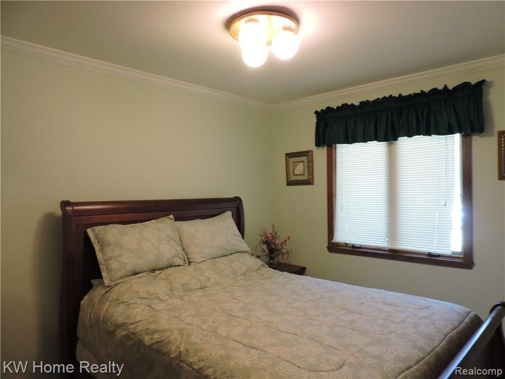 33685 Bostwick Place Farmington Hills, MI 48335 - Photo 15 of 29