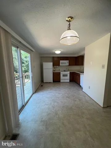 a view of livingroom with furniture