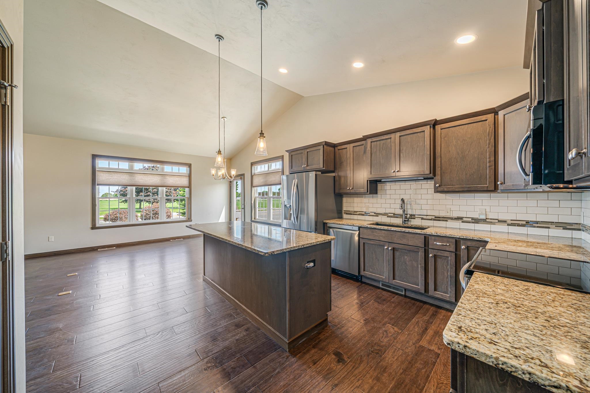 3758 North Wayside Lane Appleton, WI 54913 - Photo 3 of 40
