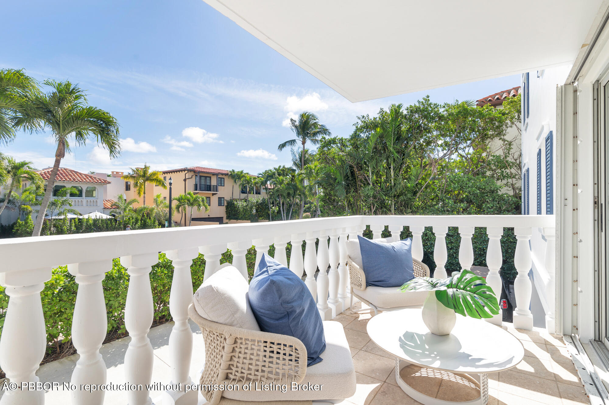 330 Cocoanut Row, Unit 12 Palm Beach, FL 33480 - Photo 14 of 18 a balcony with table and chairs