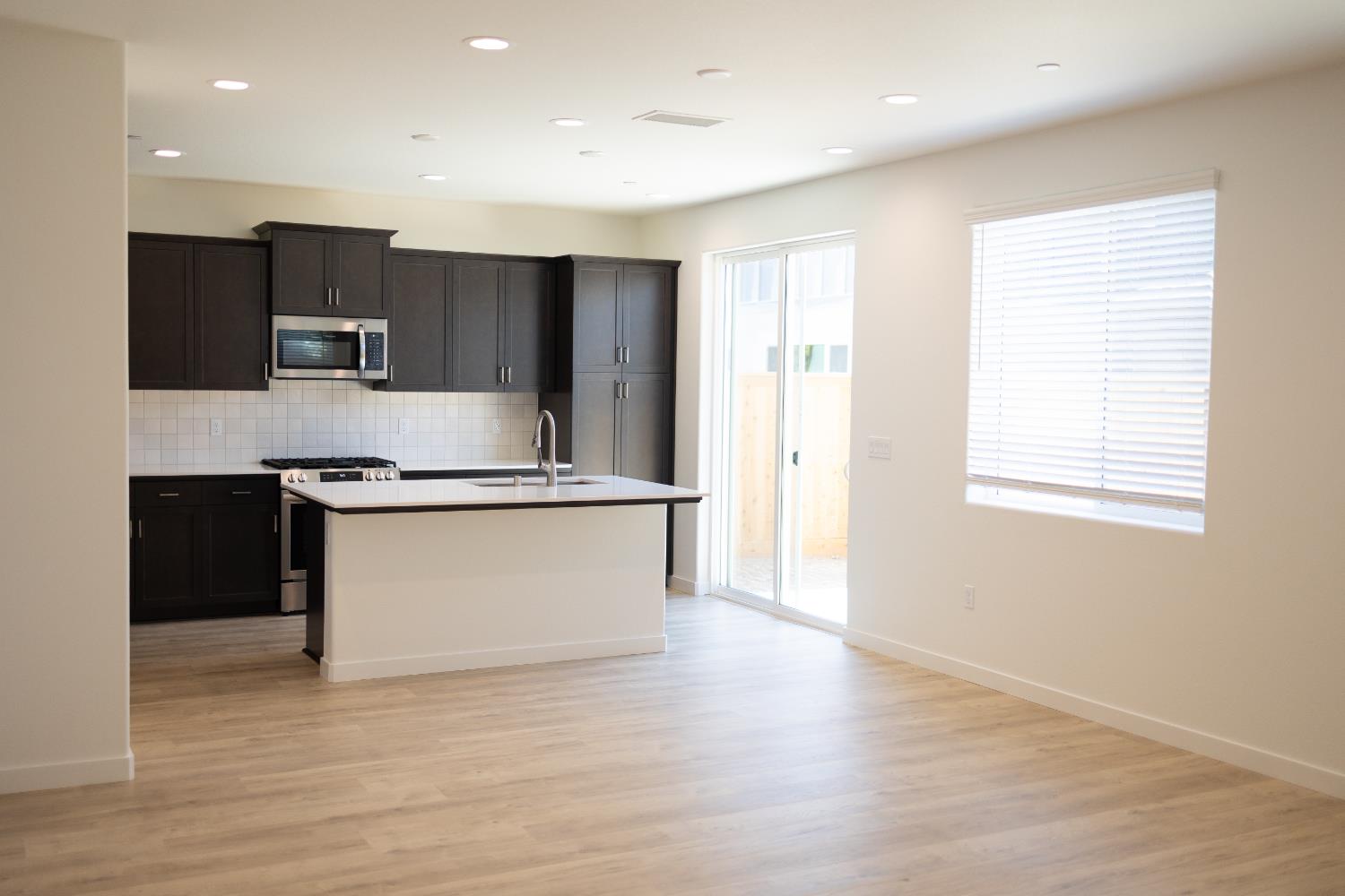 694 Alexis Way Madera, CA 93636 - Photo 4 of 18 Gallery Image 4