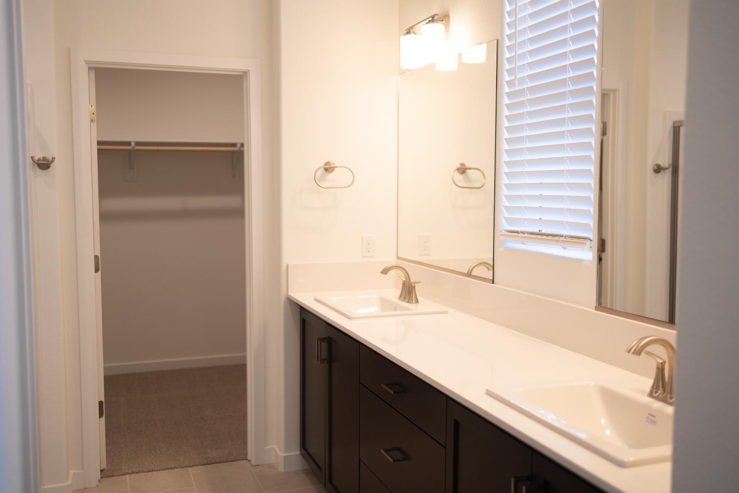 694 Alexis Way Madera, CA 93636 - Photo 5 of 18 Gallery Image 5