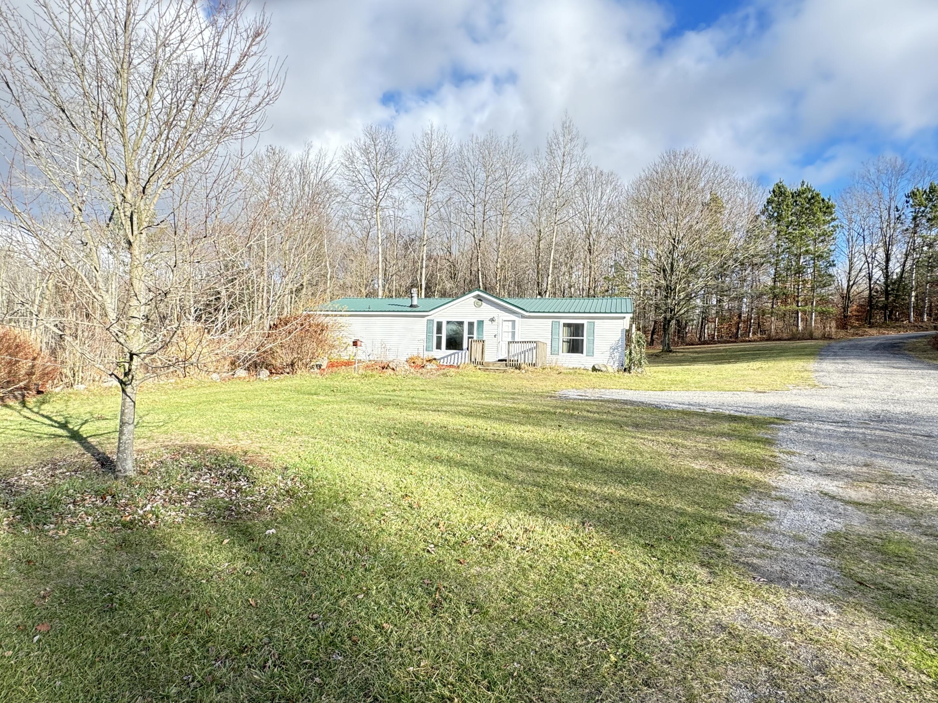 7607 5 Mile Road Hesperia, MI 49421 - Photo 5 of 12 IMG_5092