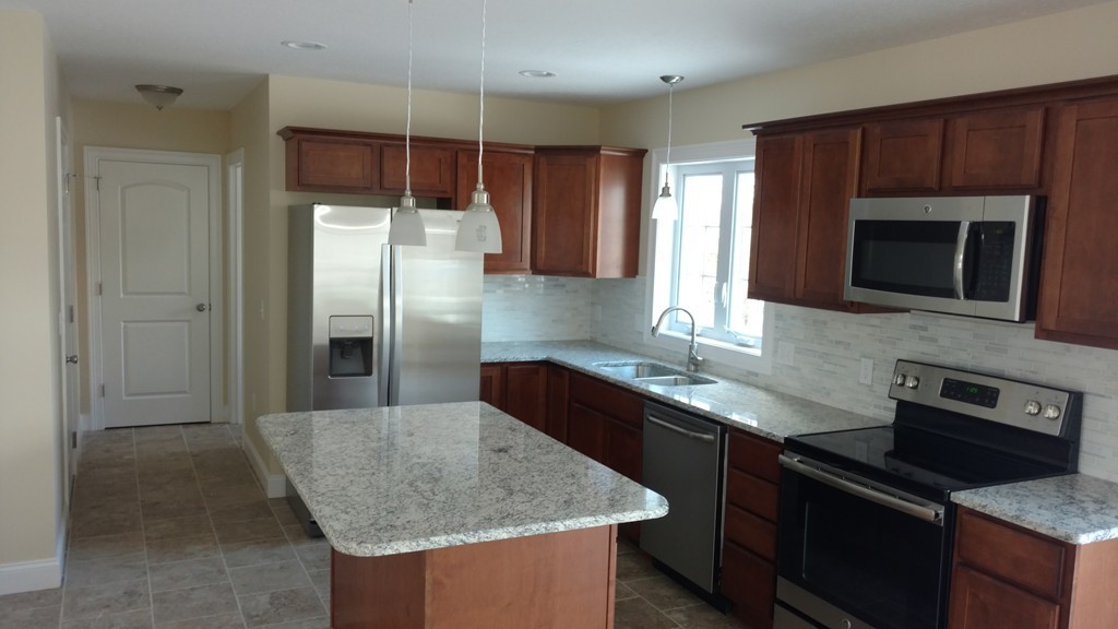 242 Laurelton Street Springfield, MA 01109 - Photo 3 of 25 Gallery Image 3