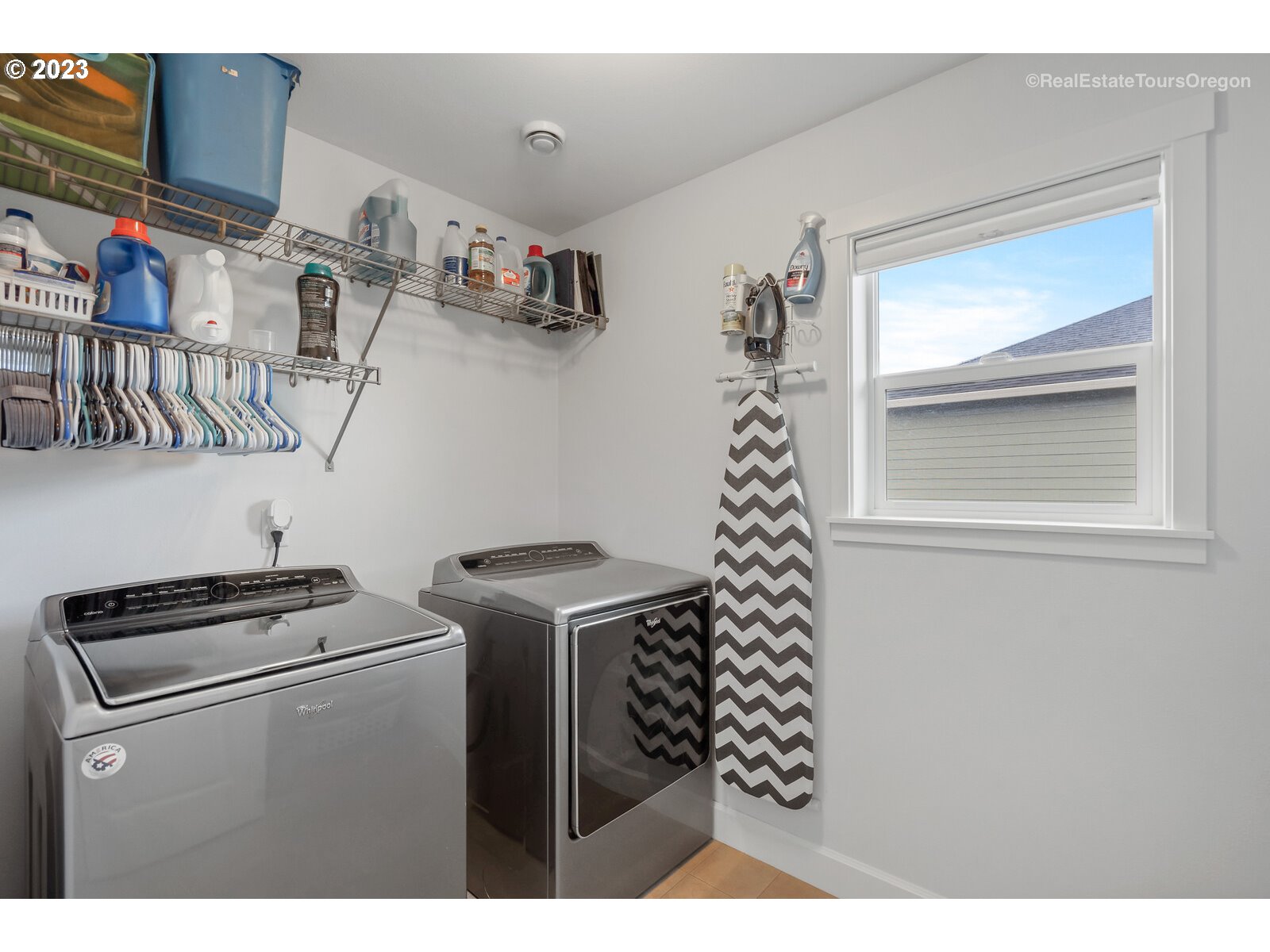 4584 North 9th Street Ridgefield, WA 98642 - Photo 33 of 39 a utility room with dryer and washer