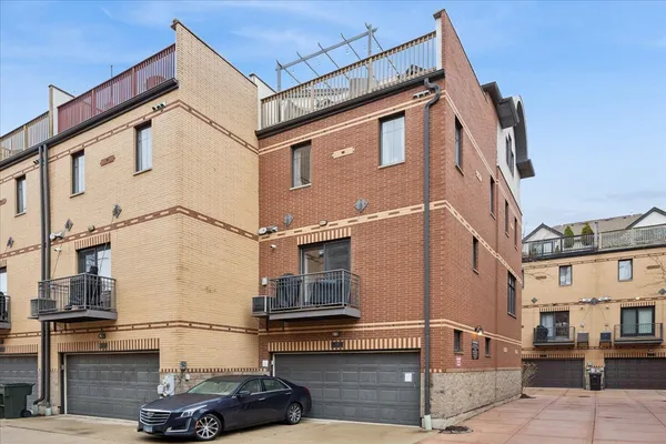 $625,000 | 1026 Baldwin Lane, Oak Park, IL 60302