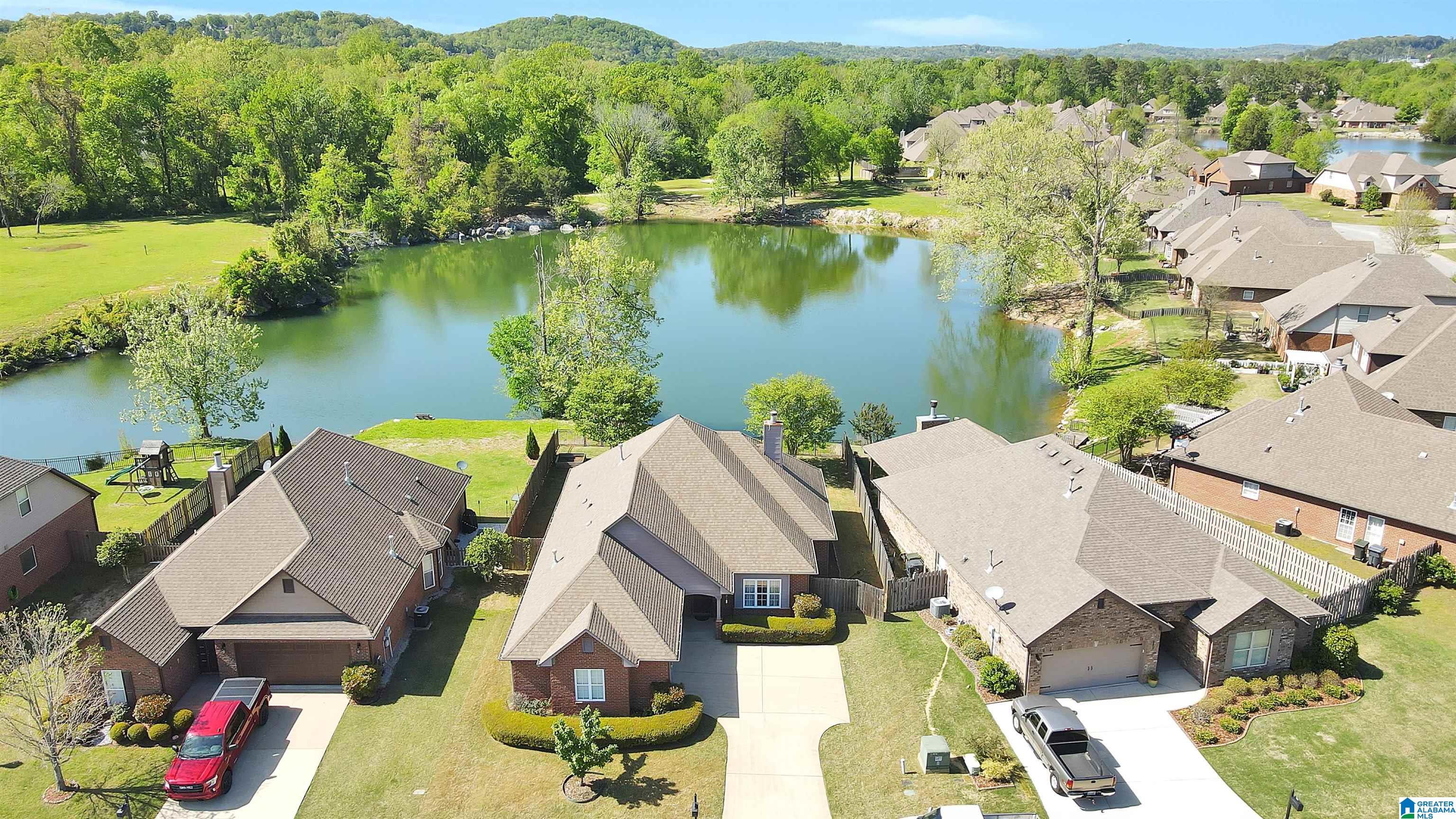 283 Creekside Lane Pelham, AL 35124 - Photo 4 of 35