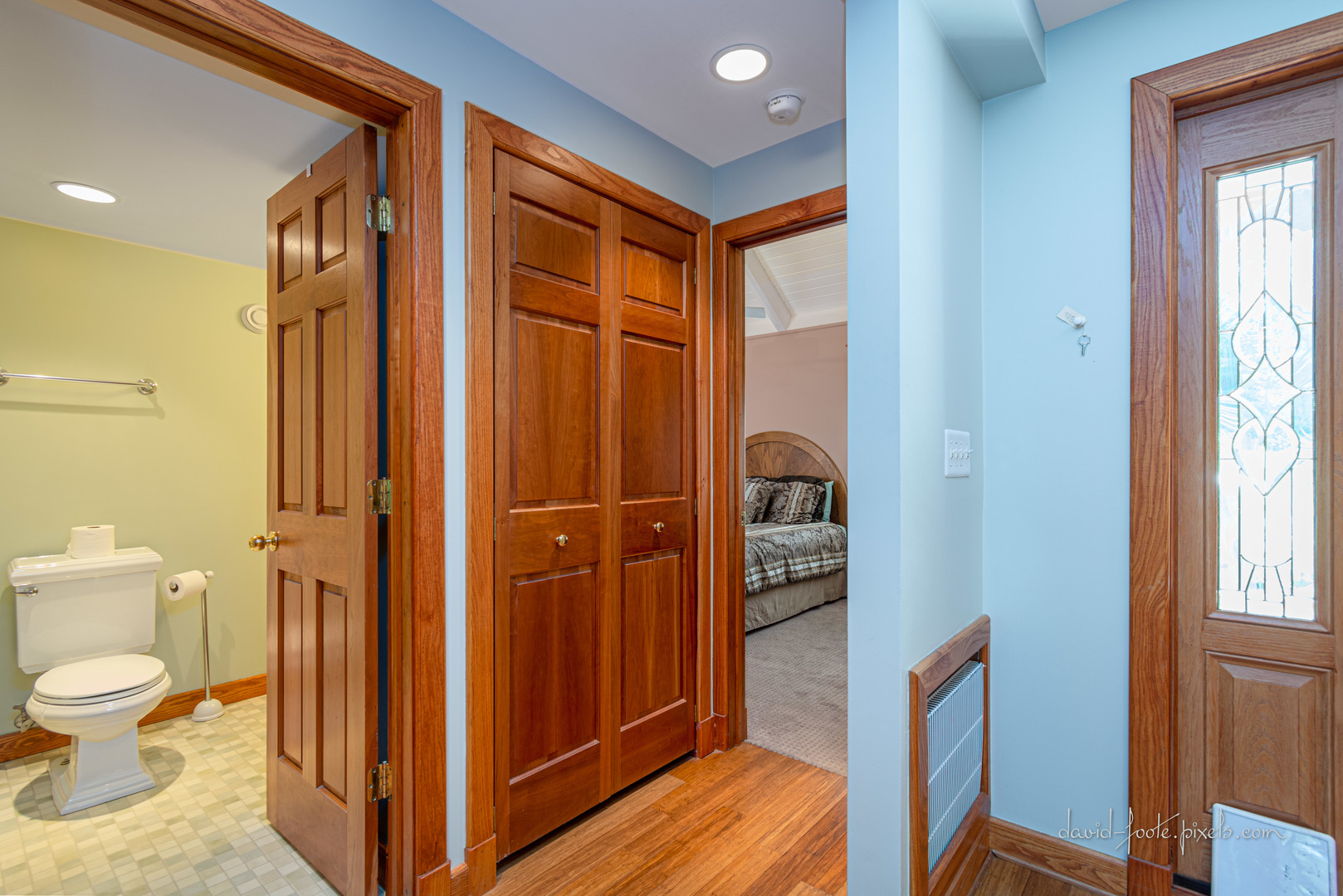 18 Lookout Trace Galena, IL 61036 - Photo 20 of 56 a bathroom with a toilet sink and a mirror