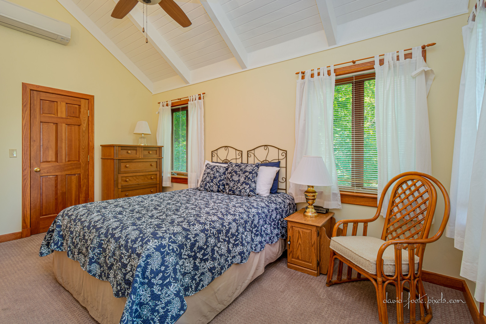 18 Lookout Trace Galena, IL 61036 - Photo 25 of 56 a bedroom with a bed and a dresser