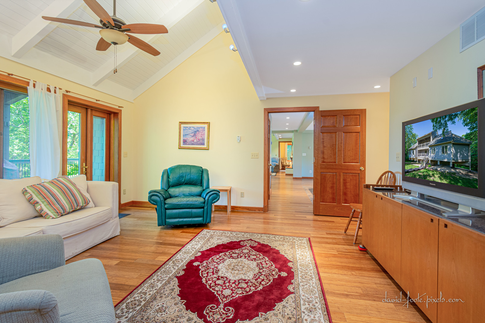 18 Lookout Trace Galena, IL 61036 - Photo 26 of 56 a living room with furniture and a flat screen tv