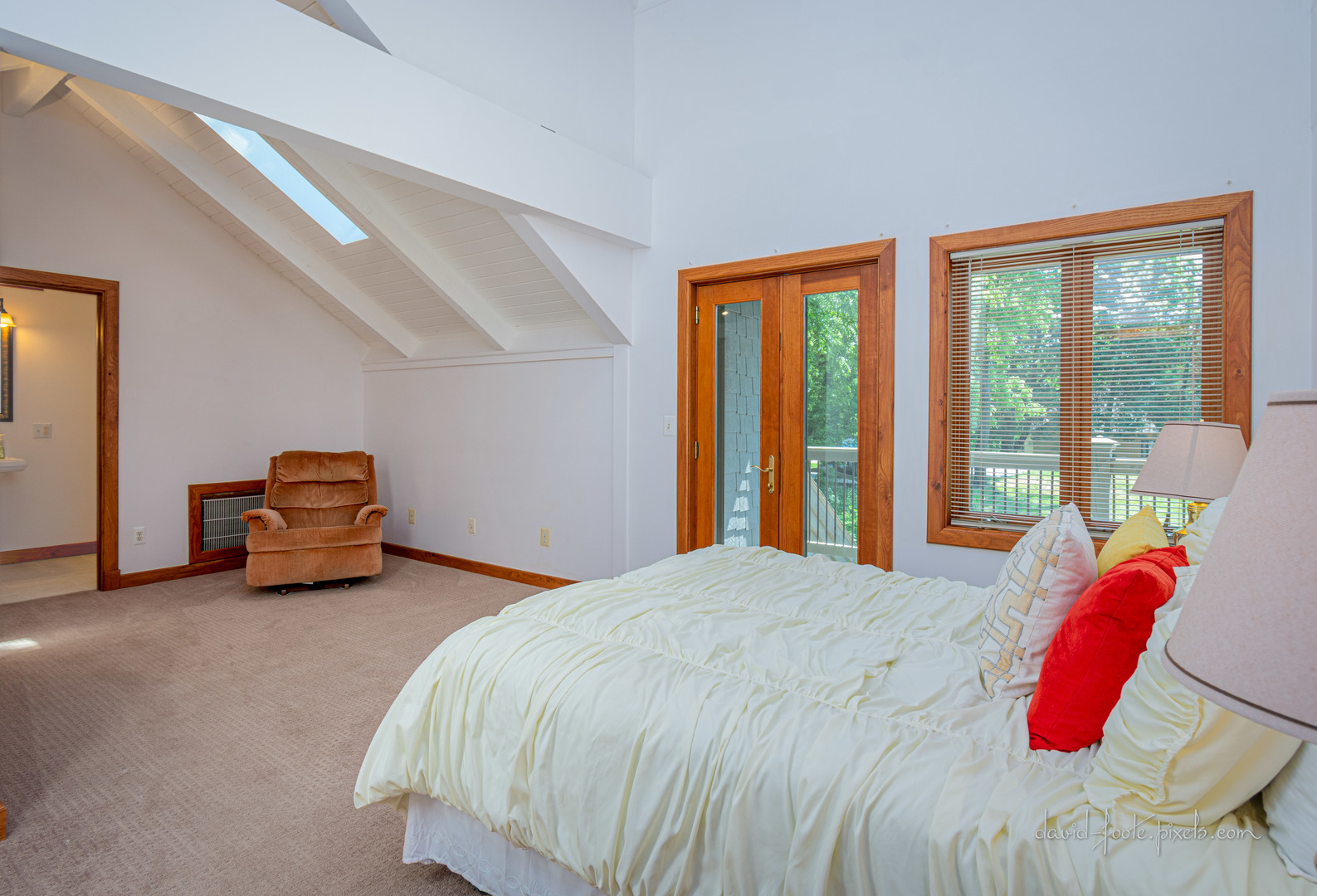 18 Lookout Trace Galena, IL 61036 - Photo 35 of 56 a bedroom with a bed and a large window