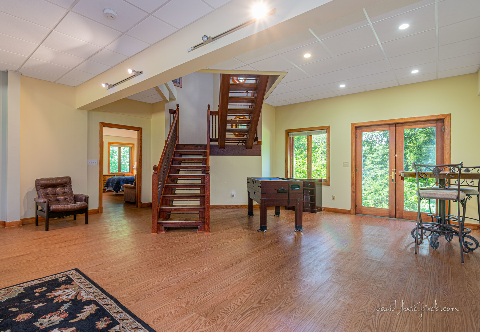 18 Lookout Trace Galena, IL 61036 - Photo 42 of 56 a living room with furniture and wooden floor
