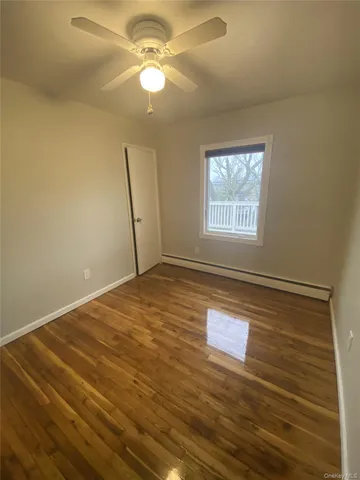 a view of empty room with window