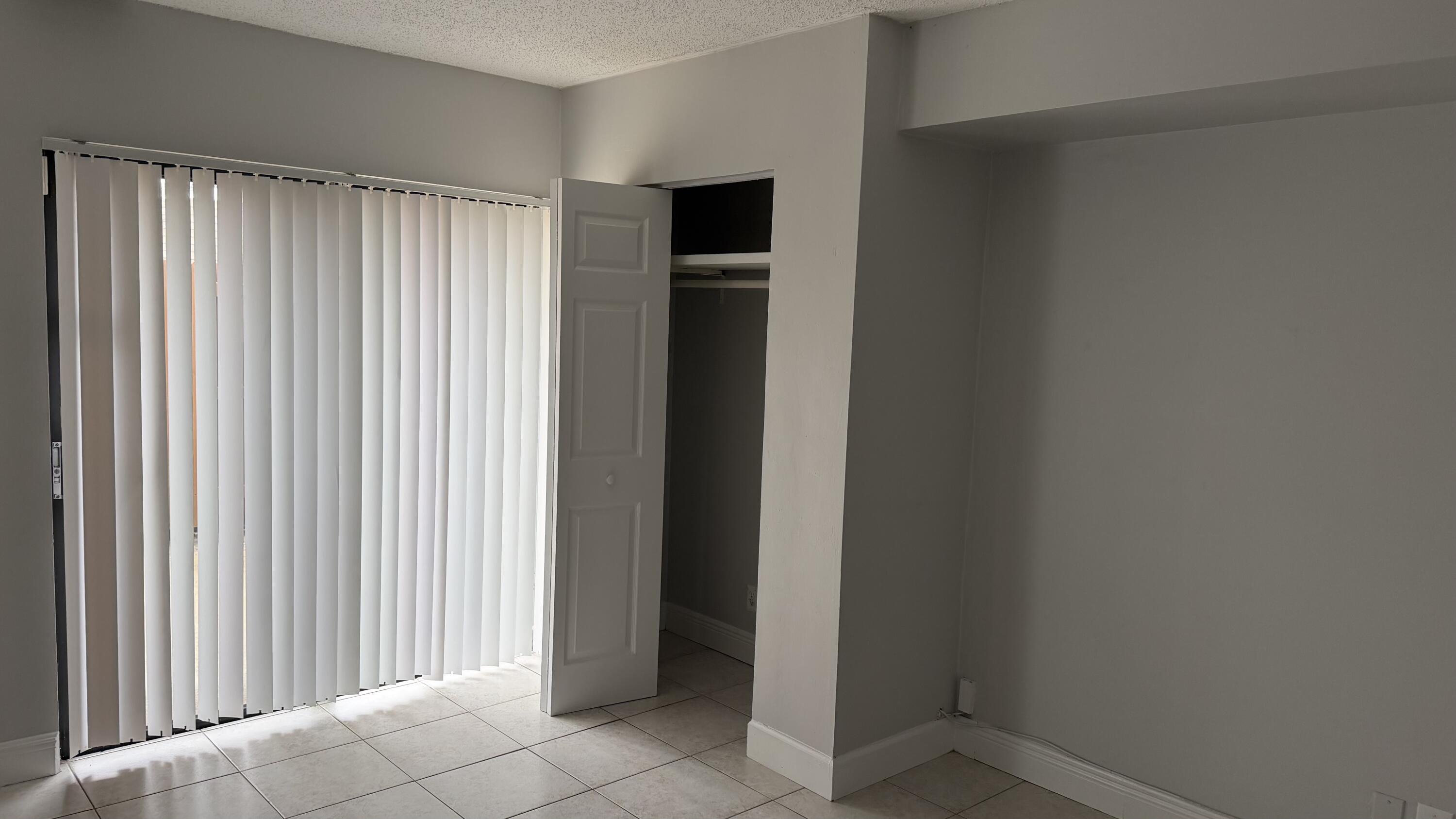 882 Springdale Circle, Unit 88B Palm Springs, FL 33461 - Photo 6 of 32 IMG_0258