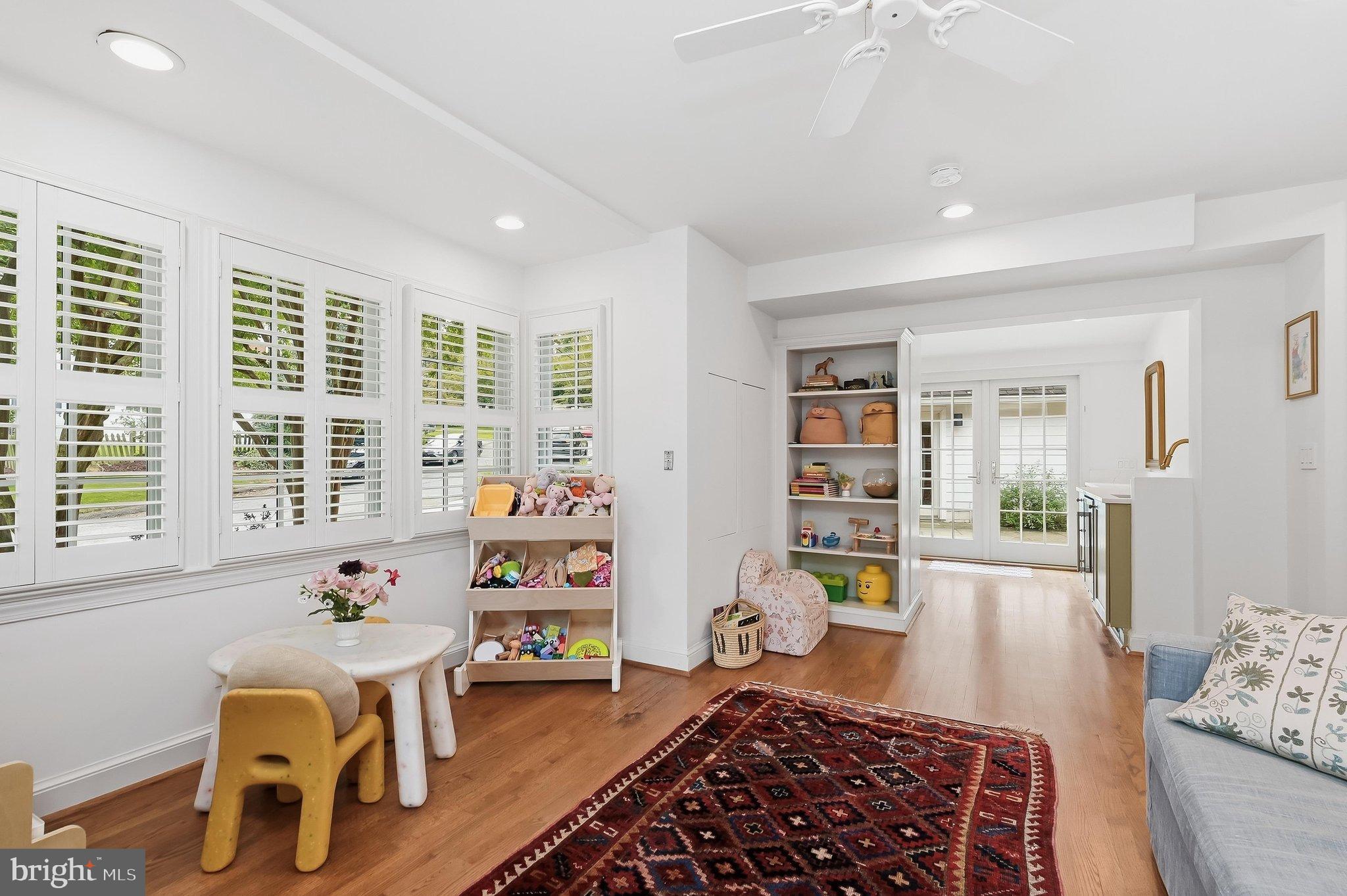 6100 Gloster Road Bethesda, MD 20816 - Photo 27 of 67 The created box bay enlarges this ro.