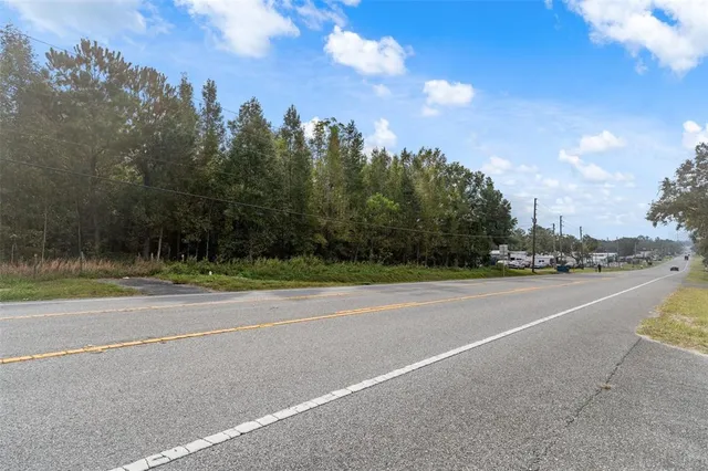 a view of a tennis court