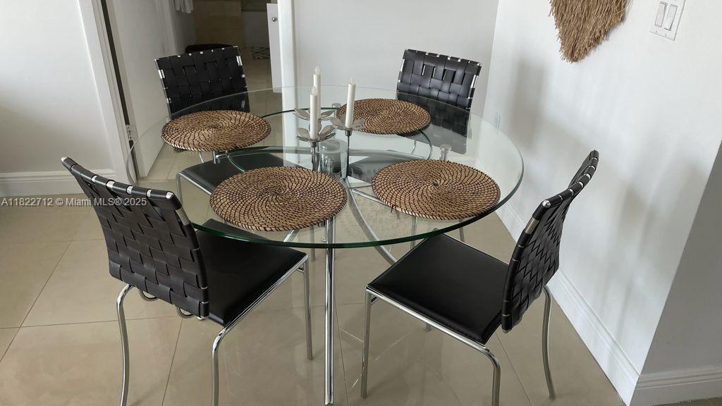 90 Southwest 3rd Street, Unit 3010 Miami, FL 33130 - Photo 11 of 44 a dining room with table and chairs