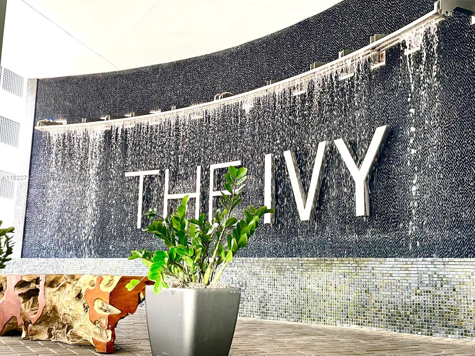 90 Southwest 3rd Street, Unit 3010 Miami, FL 33130 - Photo 16 of 44 a vase of flowers sitting on a table