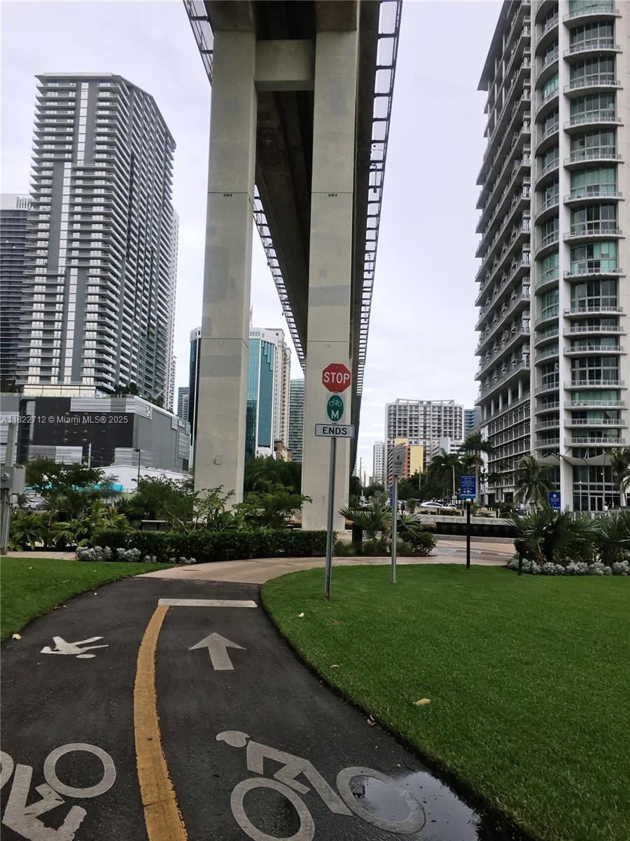 90 Southwest 3rd Street, Unit 3010 Miami, FL 33130 - Photo 21 of 44 a front view of a building with garden