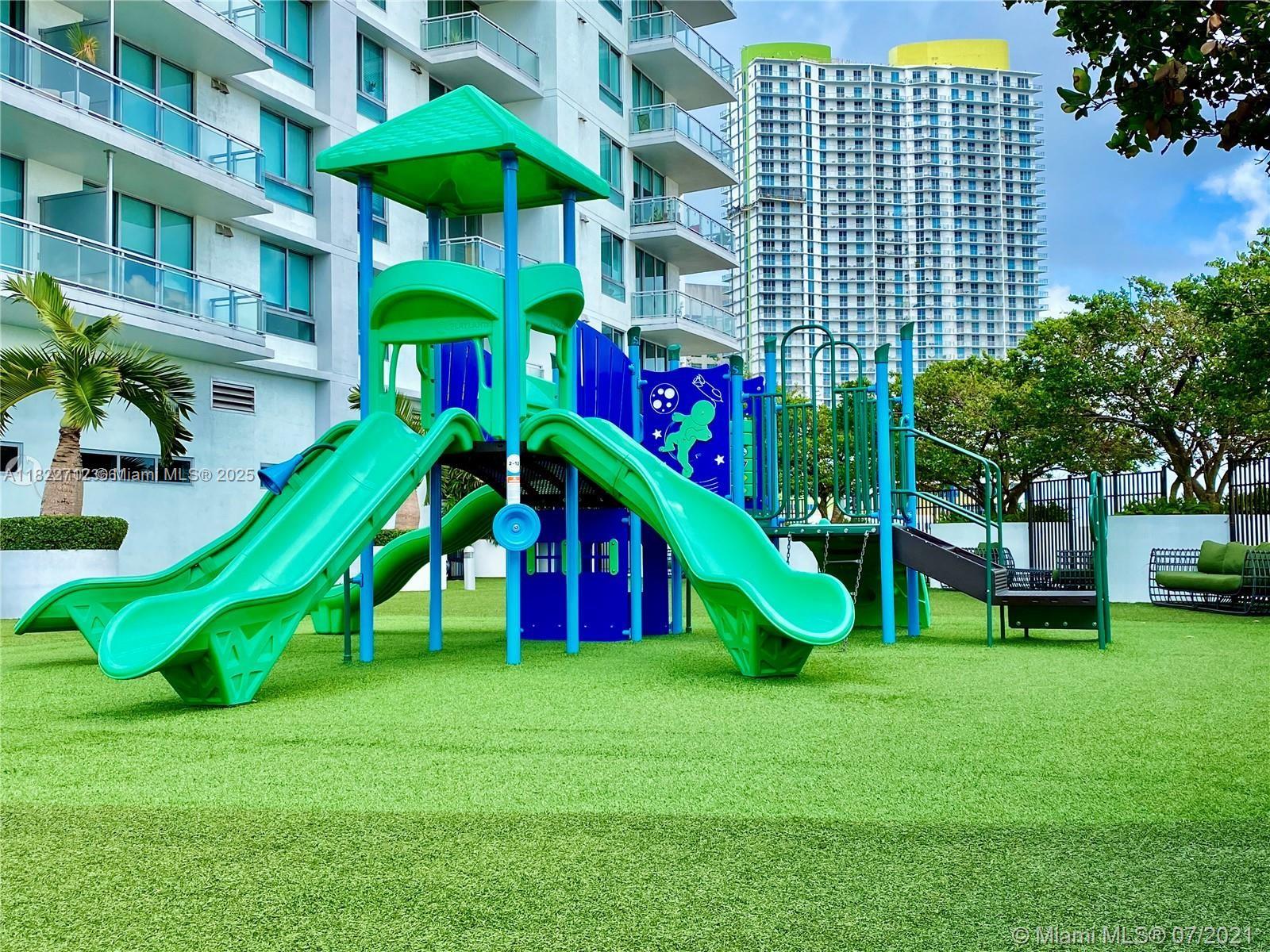 90 Southwest 3rd Street, Unit 3010 Miami, FL 33130 - Photo 26 of 44 a view of a volley ball court