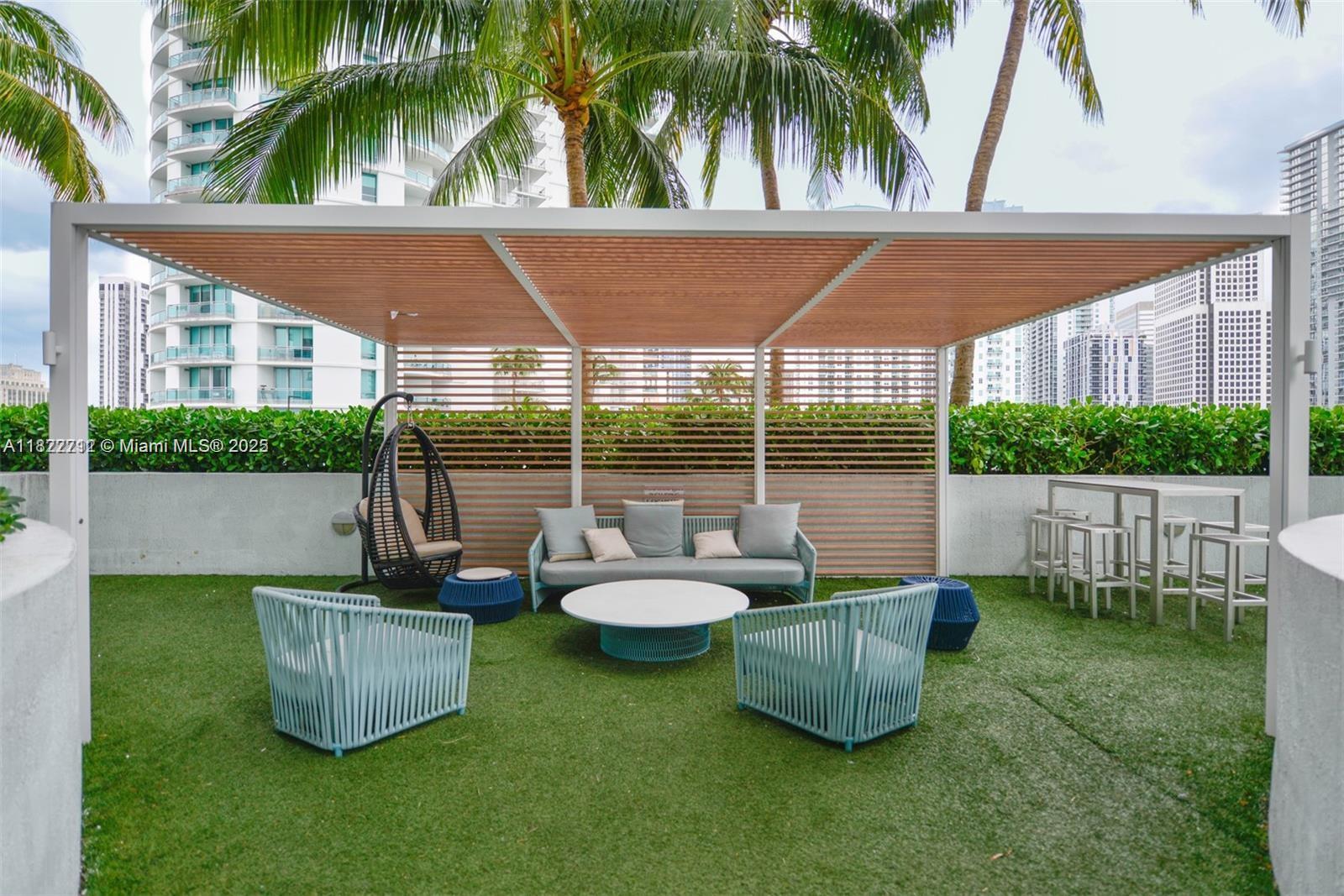 90 Southwest 3rd Street, Unit 3010 Miami, FL 33130 - Photo 27 of 44 a backyard of a house with fountain table and chairs